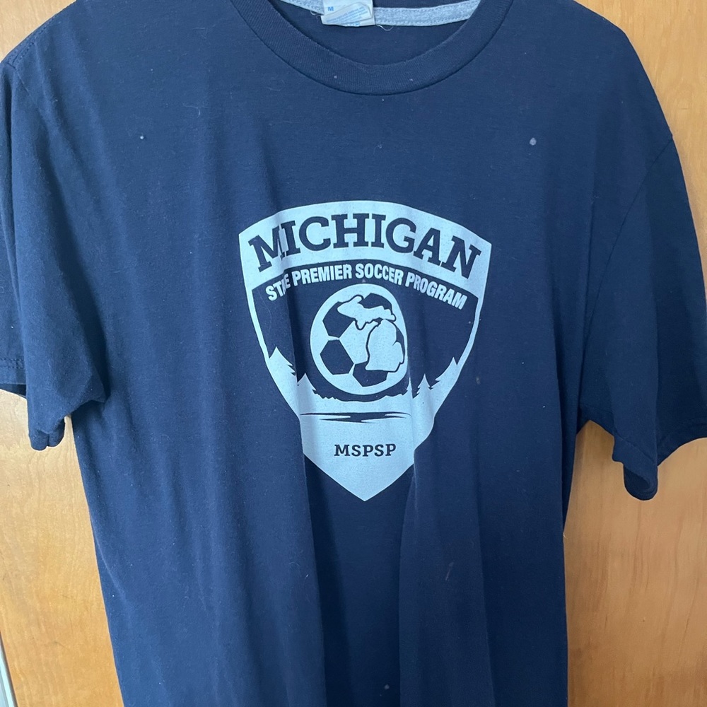 Tee shirt